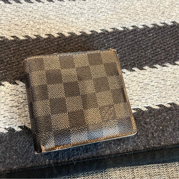 Louis Vuitton bifold wallet - Picture 1 of 12